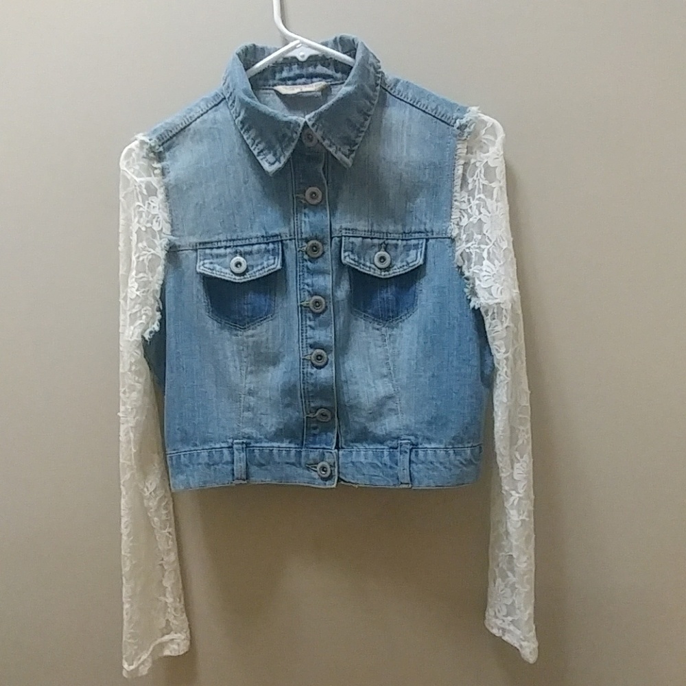 Ladies/Juniors lace sleeved jean jacket.